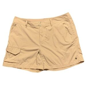 Columbia Beige Nylon cargo shorts size 14